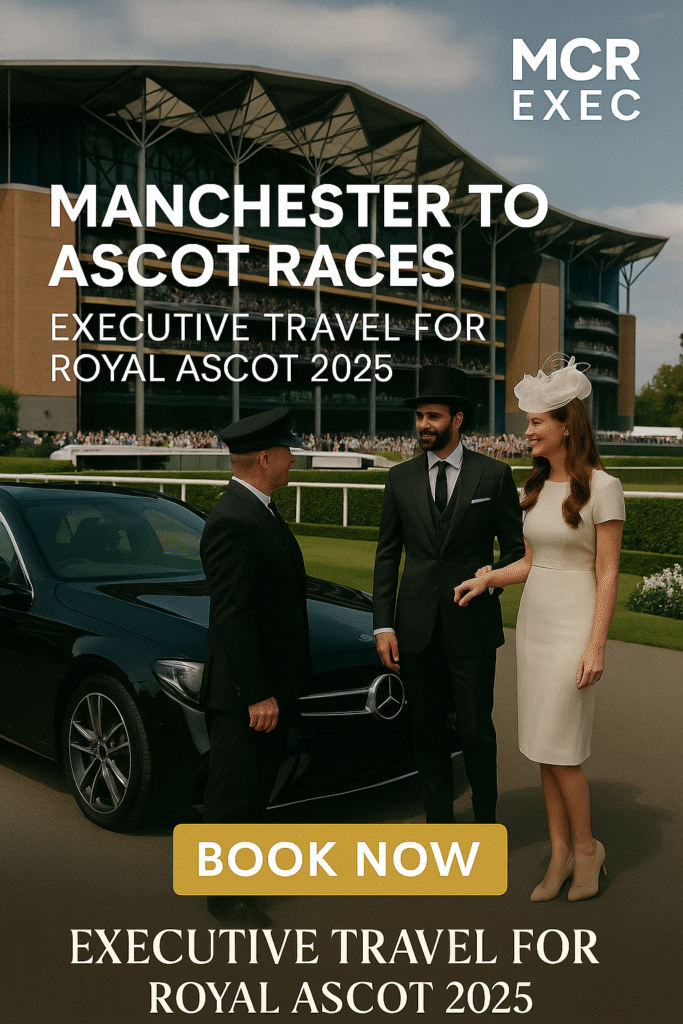 Ein elegantes Paar in Renntagskleidung kommt in einem schwarzen Mercedes mit Chauffeur beim Royal Ascot an und wird von einem uniformierten Fahrer begrüßt.