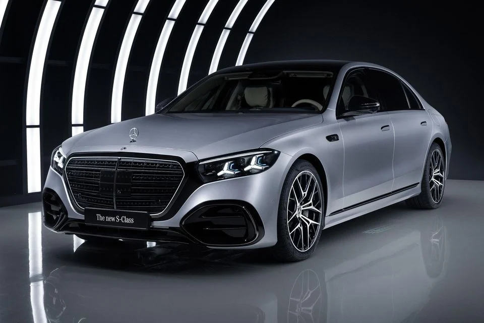 Mercedes S-Class 2026 executive chauffeur saloon in metallic silver, front three-quarter view showcasing grille, lighting, and premium presence for MCR-EXEC chauffeur services.
